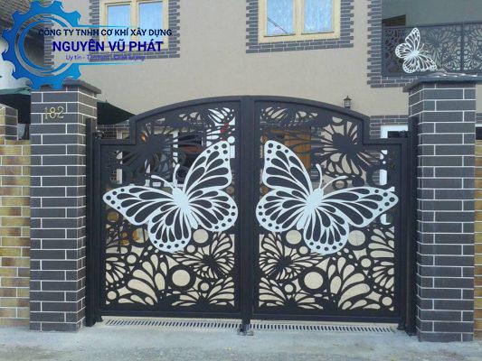 Dịch vụ làm cửa cổng sắt cnc 2 cánh