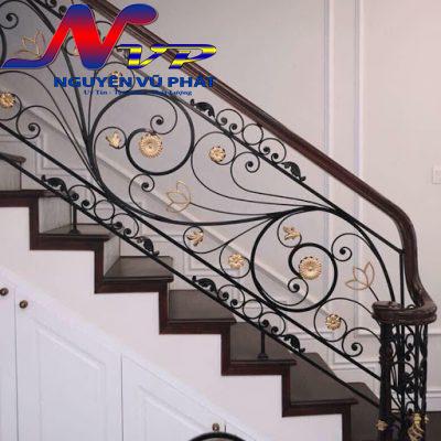 Lan can cầu thang sắt uốn mỹ thuật