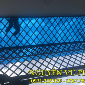 Làm khung sắt bảo vệ đan caro đơn giản đẹp