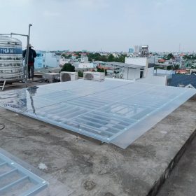 Lợp mái nhựa poly giếng trời