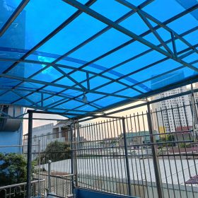 Mái che sân thượng bằng tấm nhựa poly tại Thủ Đức, Tphcm