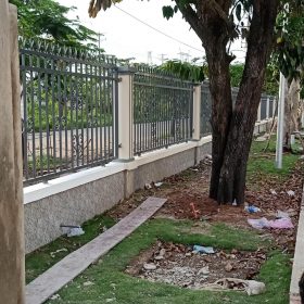 Hàng rào sắt bảo vệ