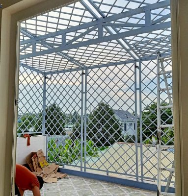Mẫu khung sắt bảo vệ sân thượng Linh Xuân