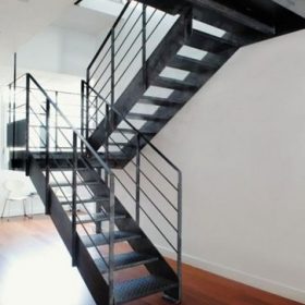 Thợ làm cầu thang sắt đẹp tại Dĩ An