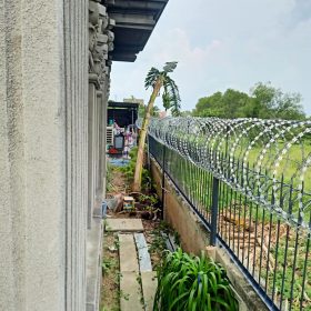 Chông sắt hàng rào kẽm gai