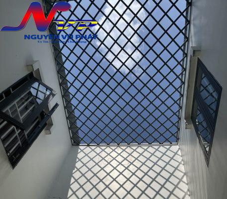 Mẫu khung sắt bảo vệ đan caro